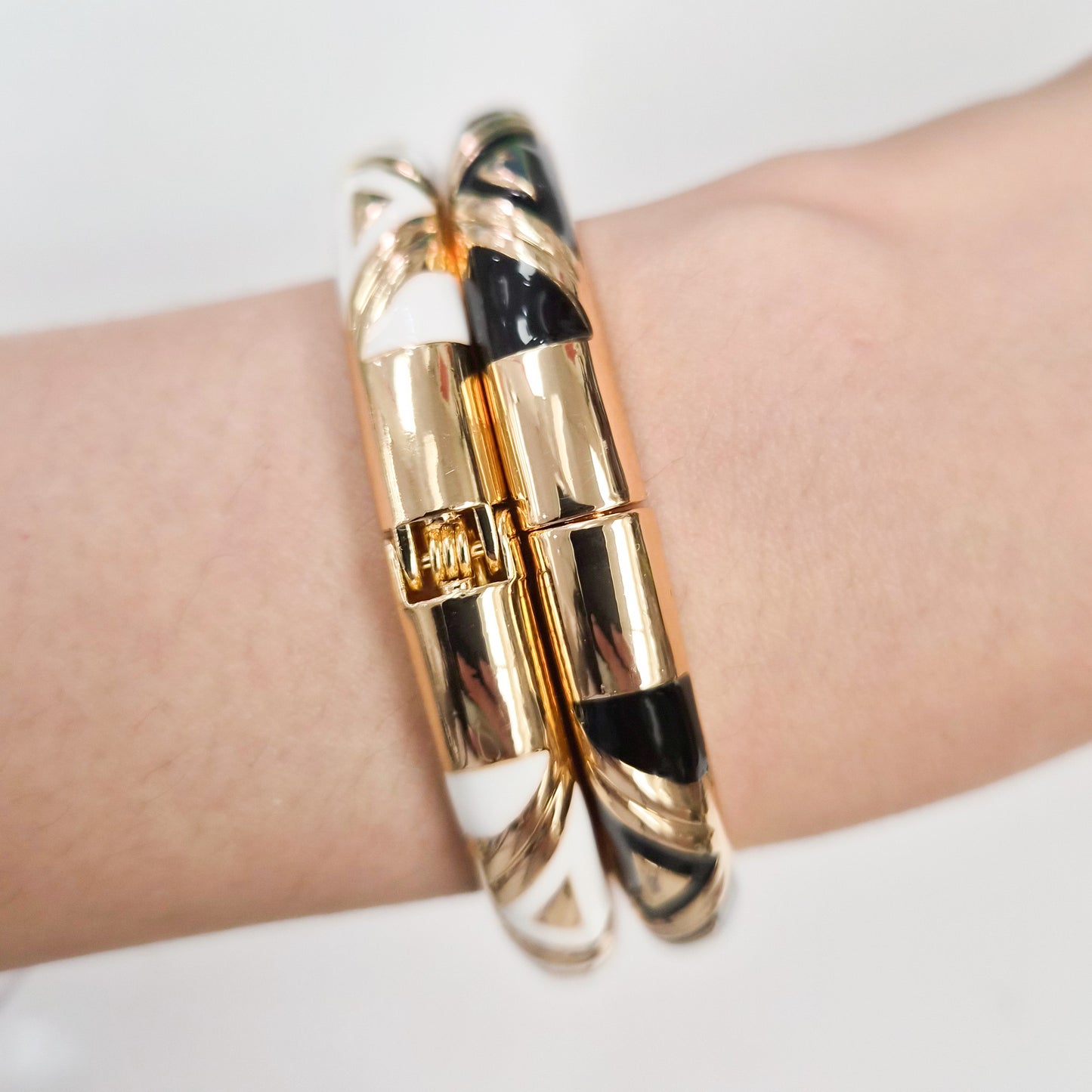8 mm Triangle Pattern Enamel Bangle