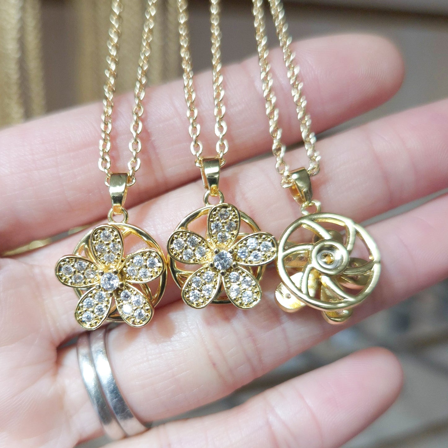 Flower Power Spinner Necklace