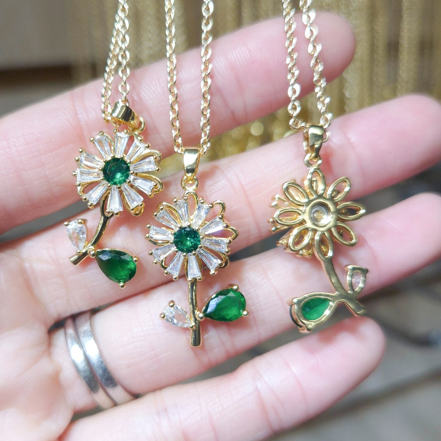 Full Flower Spinner Necklace