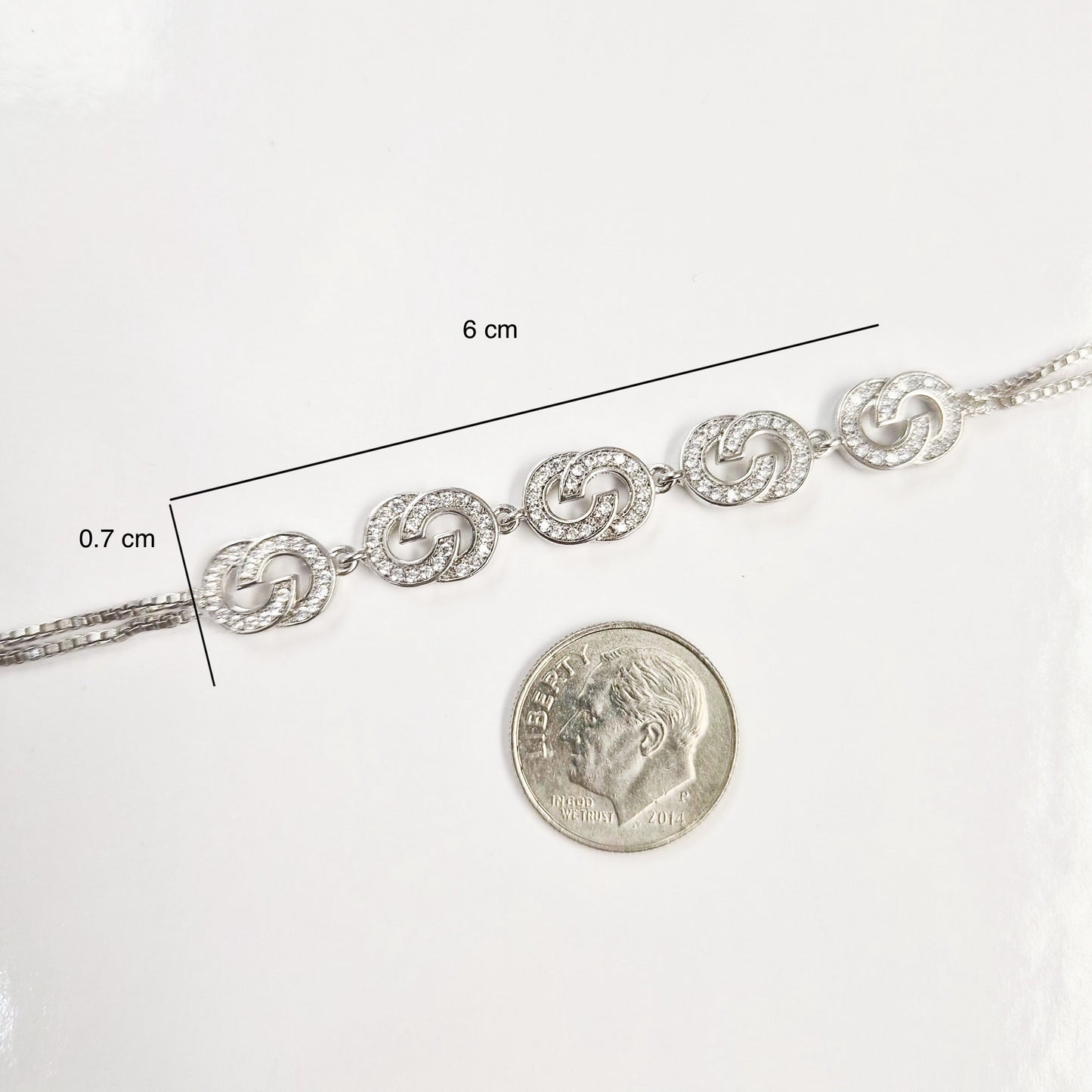 Interlocking Circles Handchain