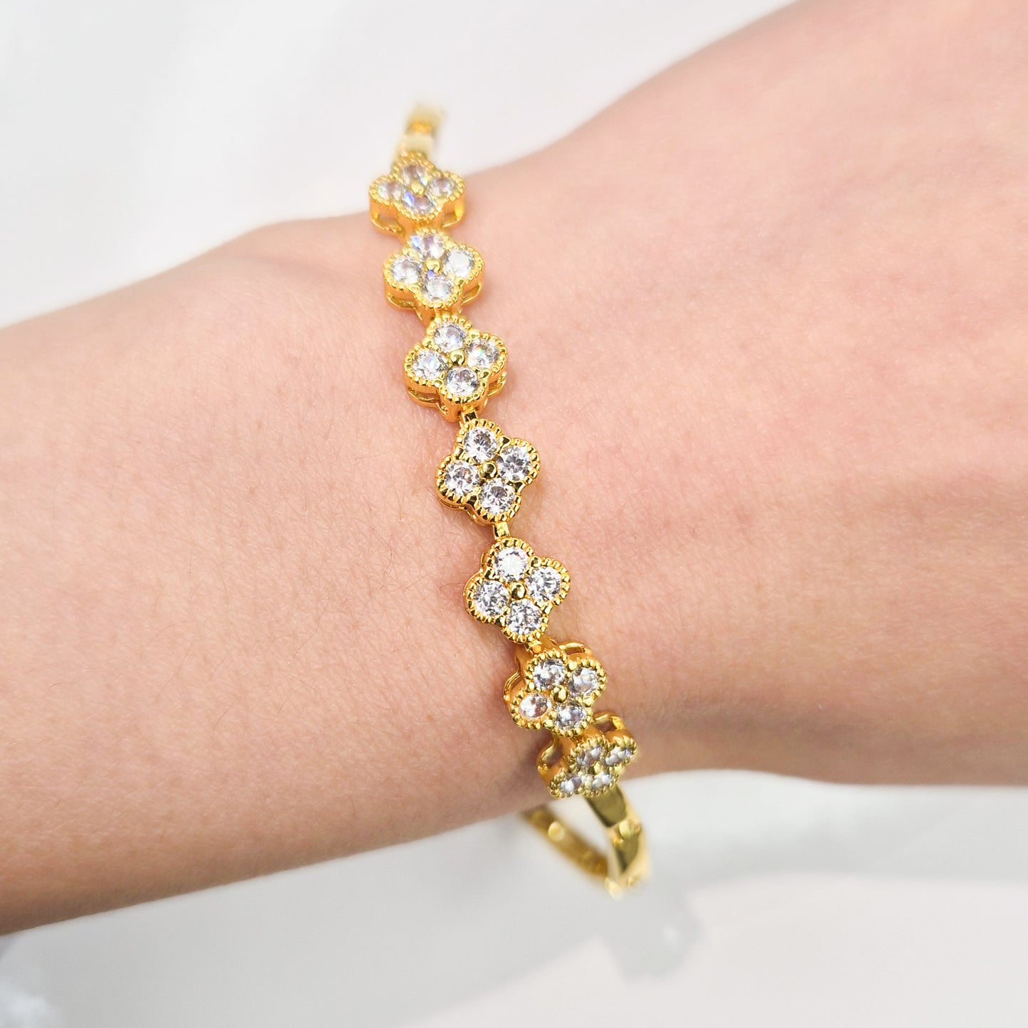 Clover Tennis Clasp Cubic Zirconia Bracelet