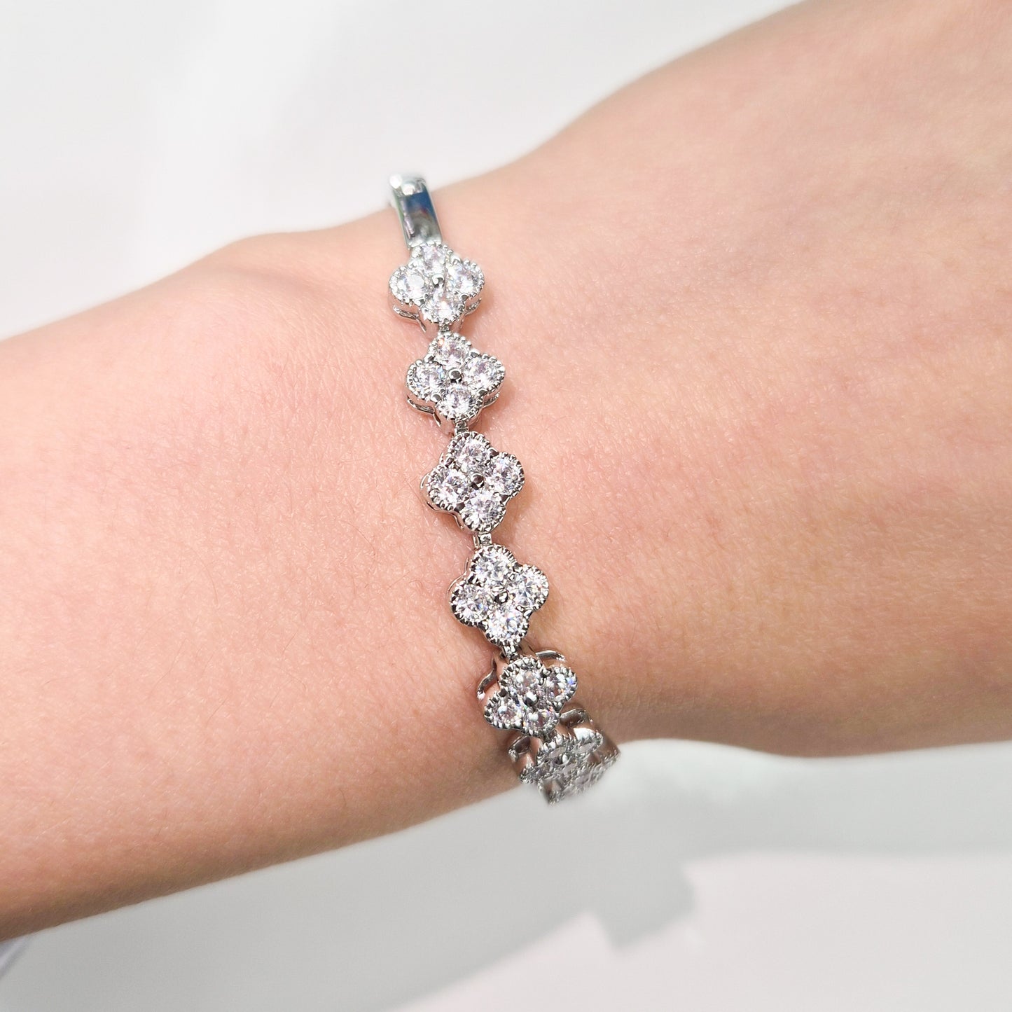 Clover Tennis Clasp Cubic Zirconia Bracelet