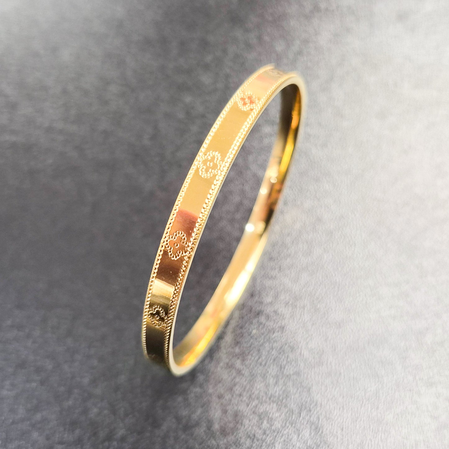 Clover Motif Gold-plated Bangle
